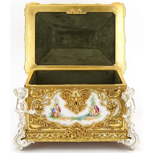 Большой ларец с галантными сценами