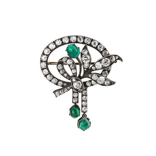 Брошь с природными изумрудами, бриллиантами и алмазами.