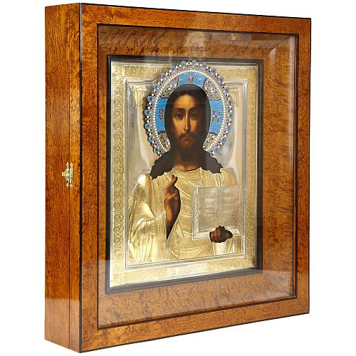 Икона «Господь Вседержитель» в серебряном окладе.