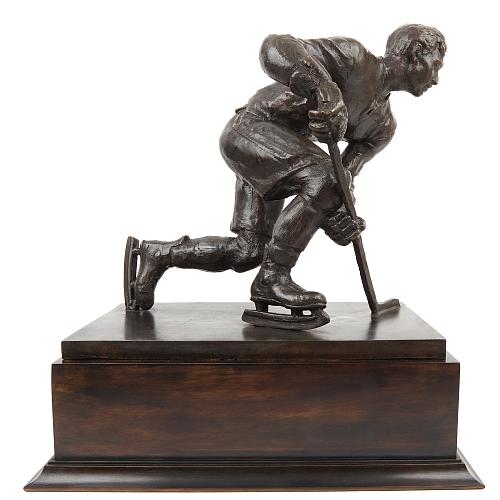 Скульптура "Хоккеист"