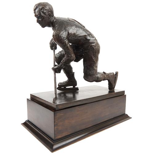 Скульптура "Хоккеист"