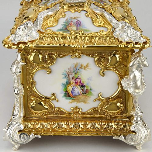 Большой ларец с галантными сценами